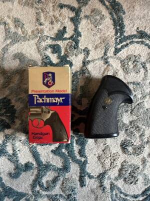 Ruger Redhawk Pachmayer grip